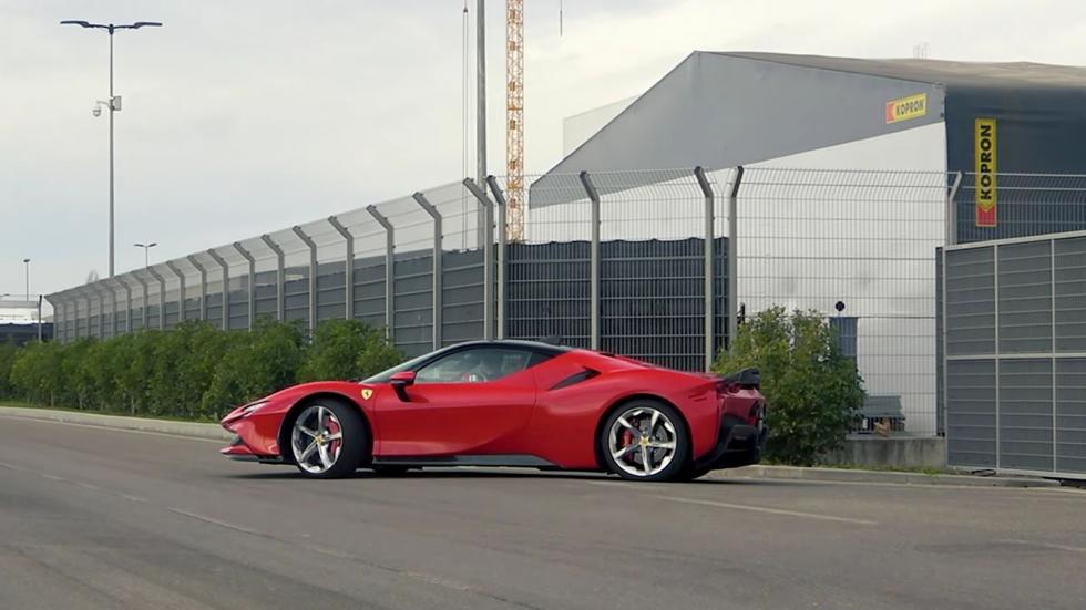 Γιατί η Lamborghini τεστάρει (ξανά) τη Ferrari SF90;